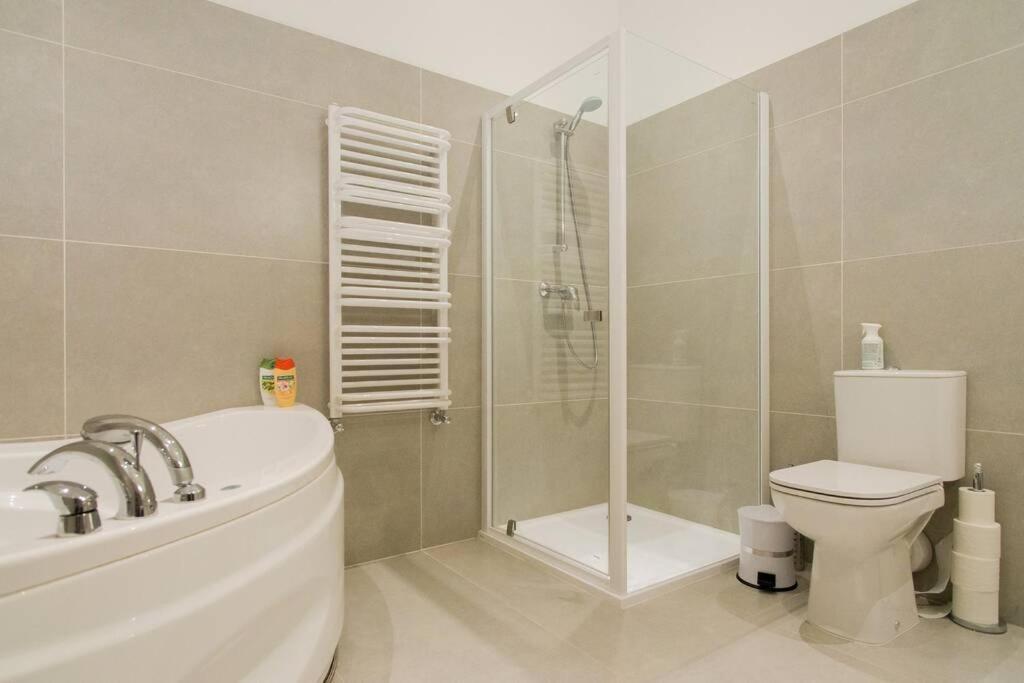 Modern & Spacious 80M2 Apartment In Riga Old Town Extérieur photo